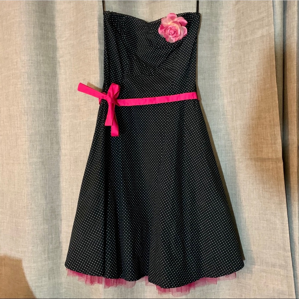 Retro 50s style pin-up strapless dress